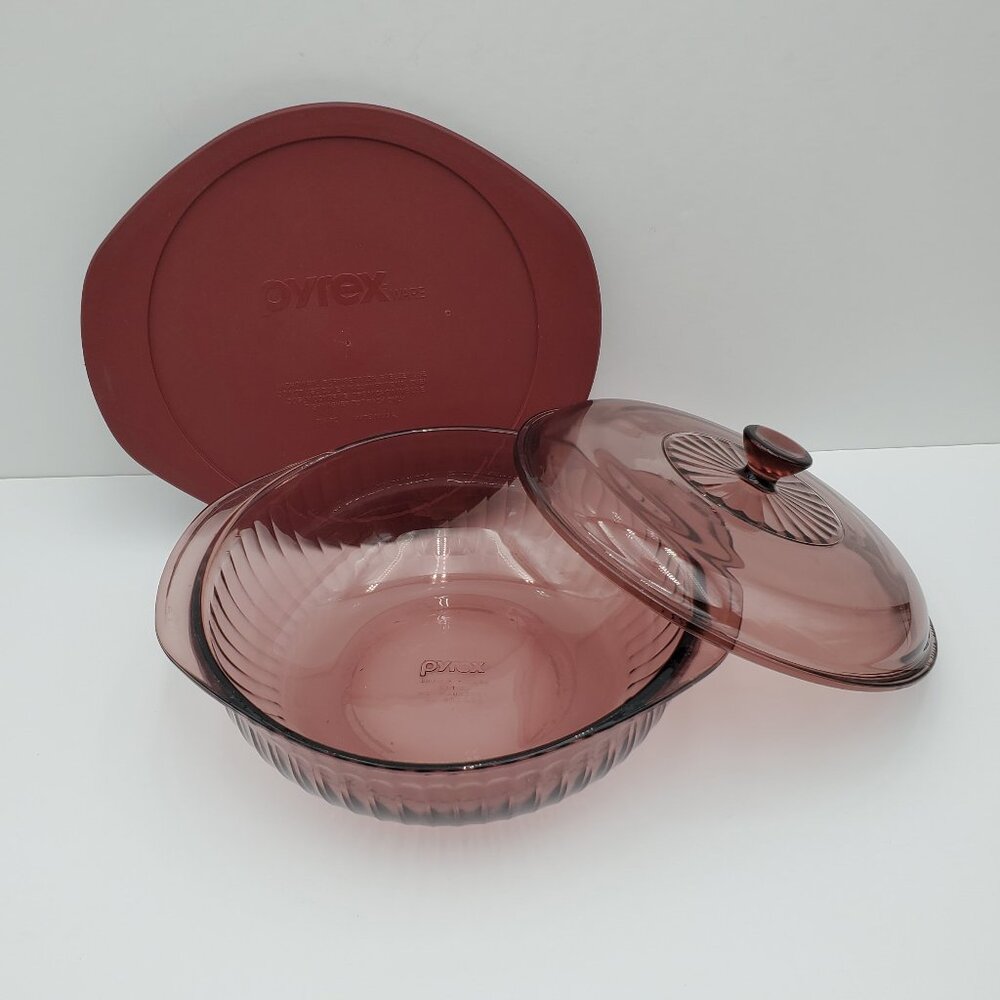 Pyrex 2 Quart Round Cranberry Casserole Dish Baking Dish Glass Lid Plastic Lid